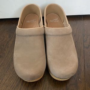 dansko taupe milled nubuck clog